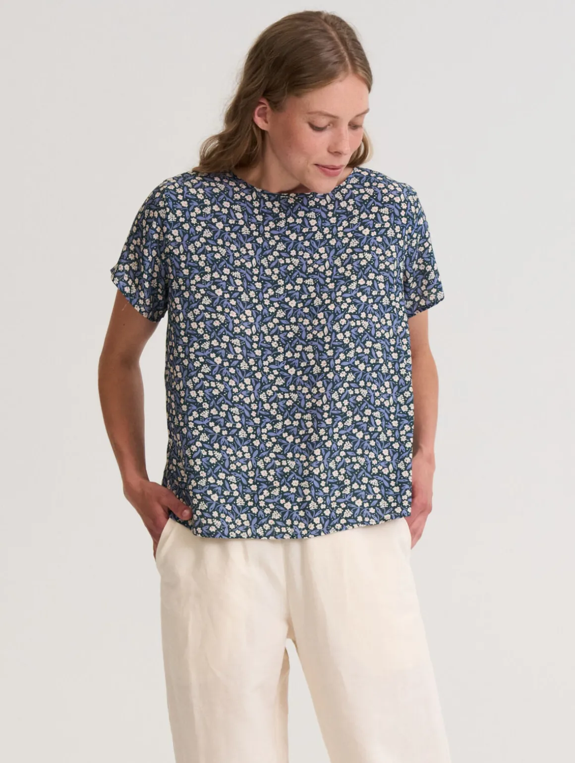 Bea Printti T-paita - Tummansininen kehäkukka