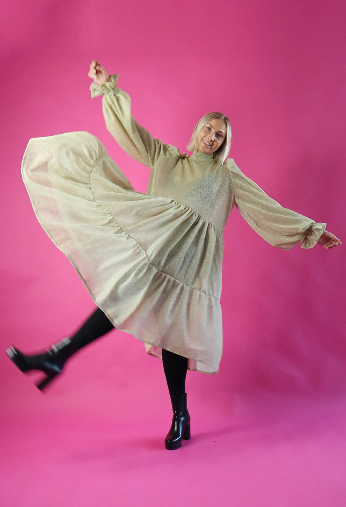 Dishy Dress Rusettikauluksella - Glitter Valkokulta M/L