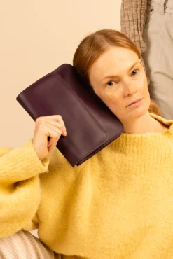 Finne Olkalaukku - Dark Dahlia