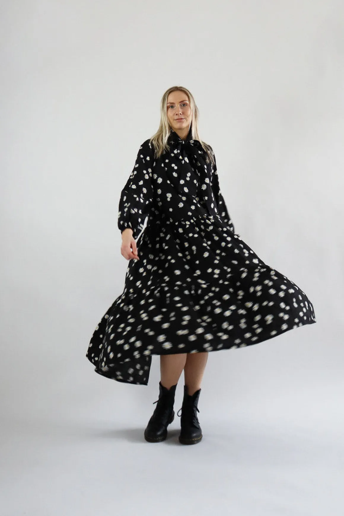 Flowy Dress Long - Daisy Black