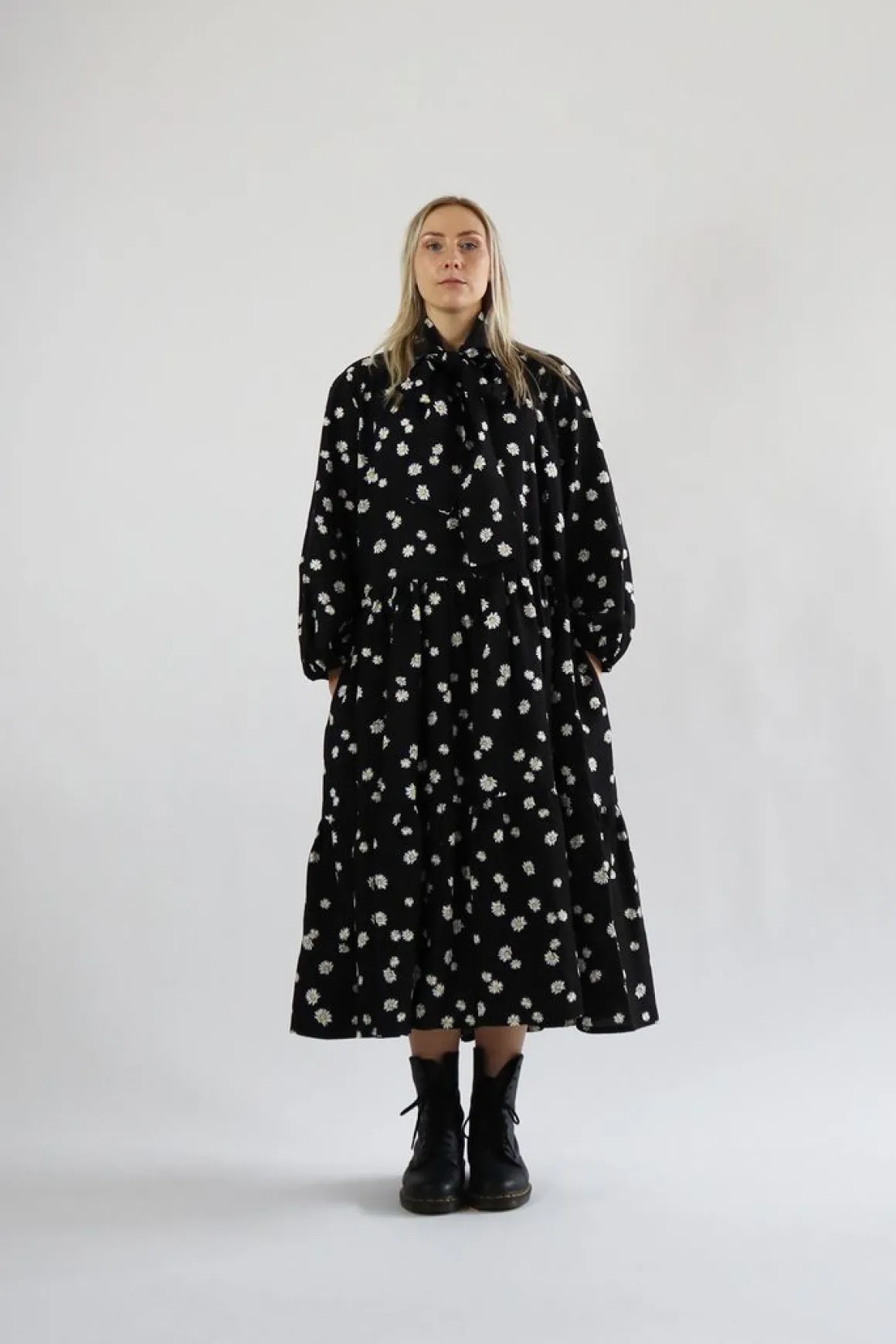 Flowy Dress Long - Daisy Black