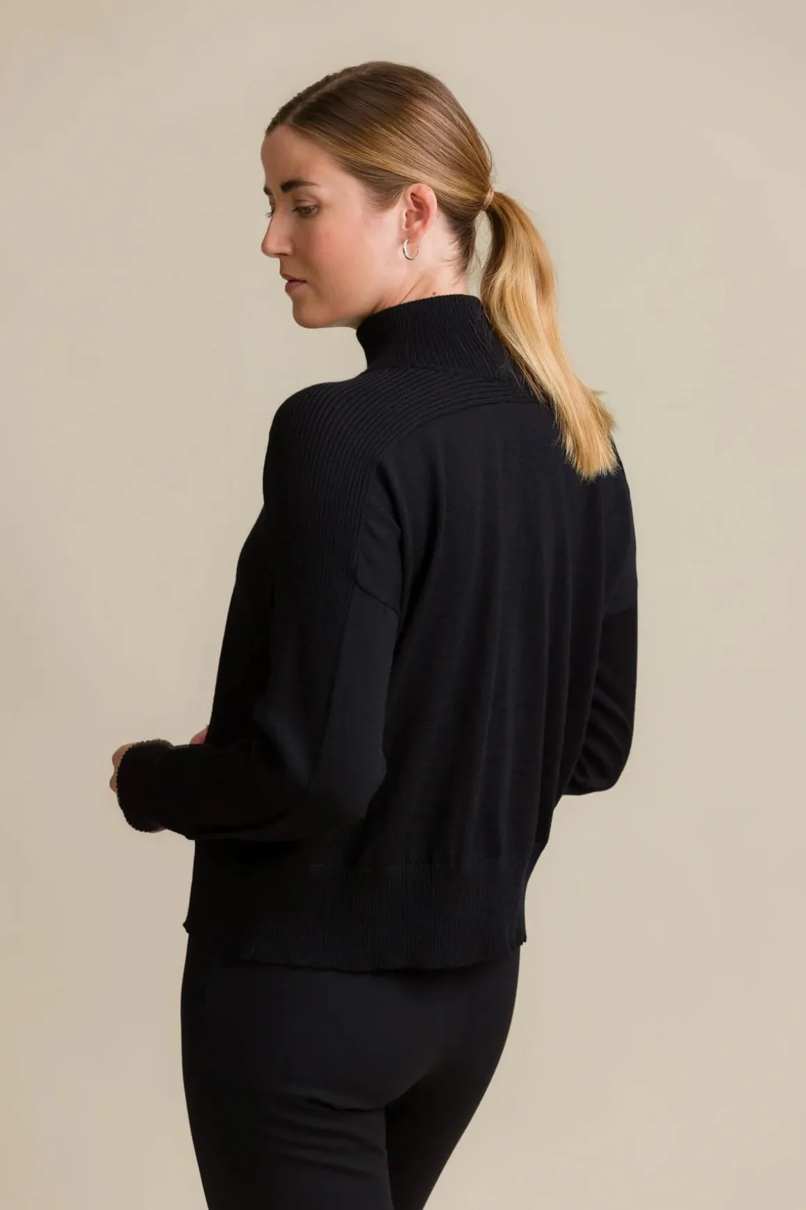 Ina Neulepusero - Musta