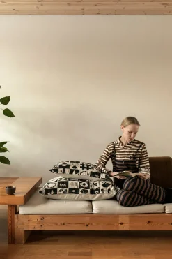 Kaukana kotoa Tyyny - 40x60cm