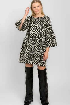 Kukka II - Äidin valvova silmä