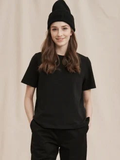 Laura T-paita - Musta