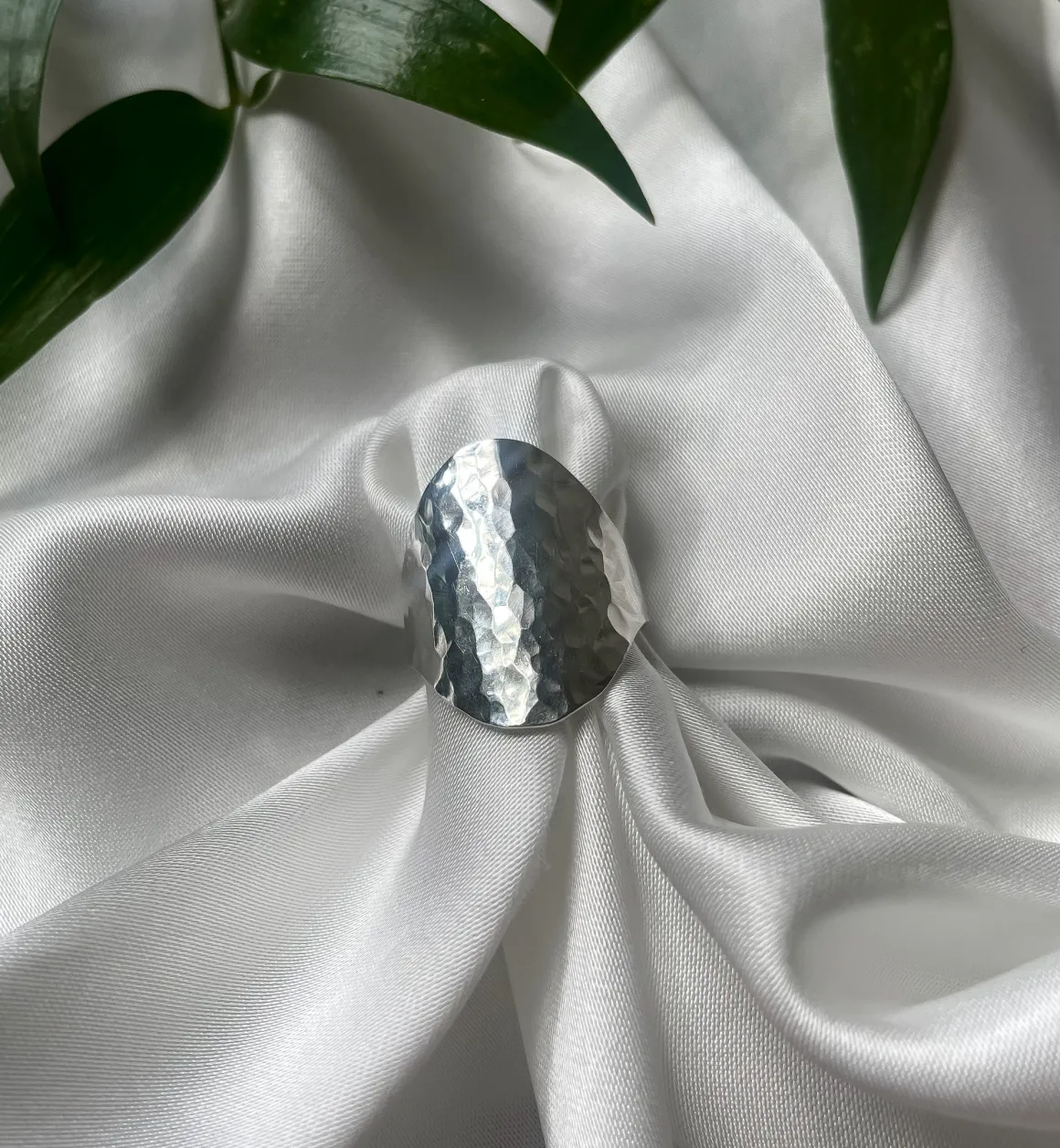 Lumous Sormus - Hopea