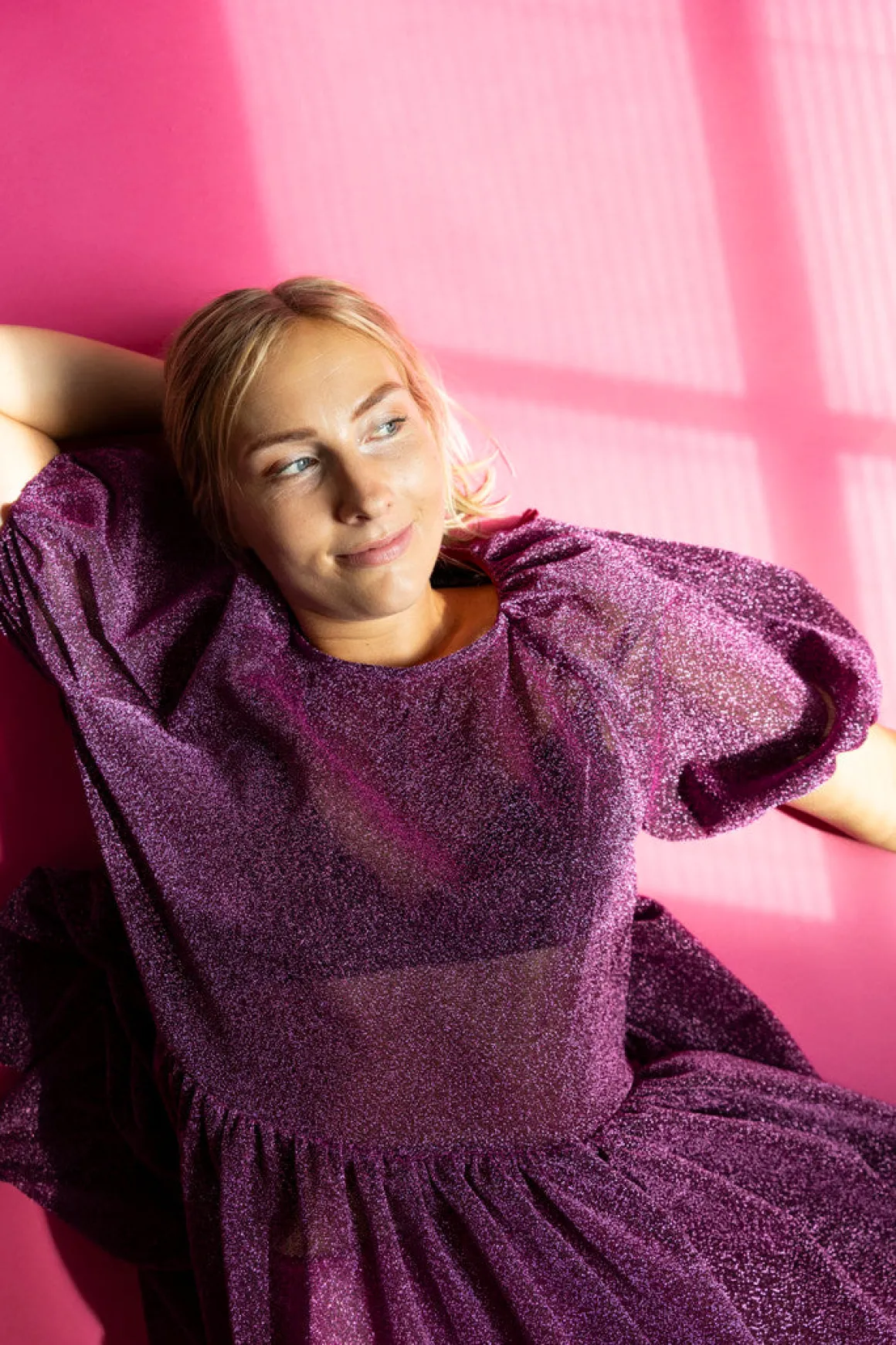 Lush Dress Puhvihihoilla - Glitter Violetti M/L