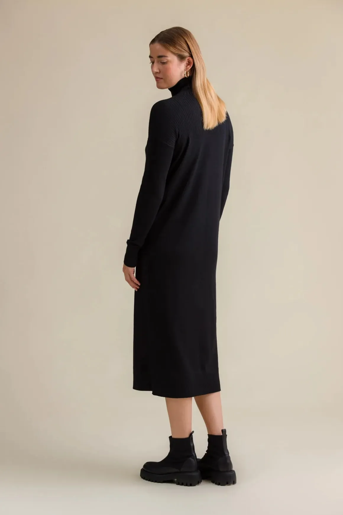 Maribel Neulemekko - Musta