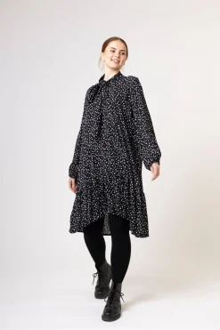 Paitamekko - Black & White Flowers