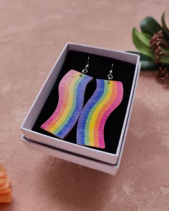 Sateenkaarilippu Korvakorut