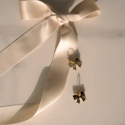 Take A Bow - korvikset - kulta